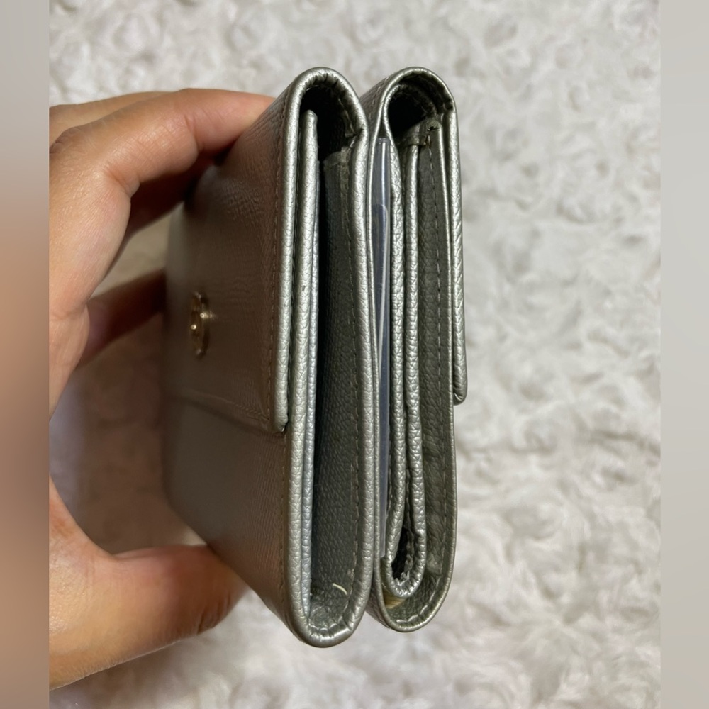 Chanel Sevruga Silver Compact Wallet ๐ฉถ - Picture 5 of 16